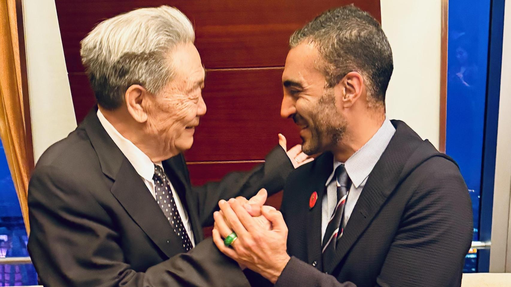Simón Levy (derecha) con Wang Maolin