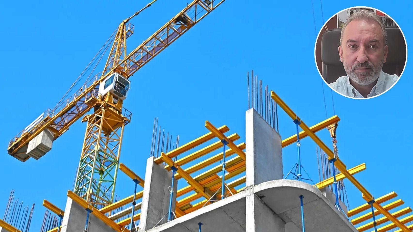 Fran Alapont y una grúa en una construcción.