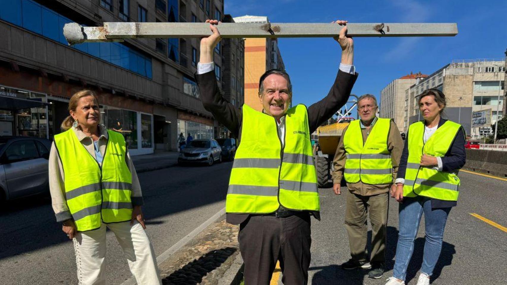 El alcalde de Vigo, Abel Caballero, en las obras de la Avenida de Madrid