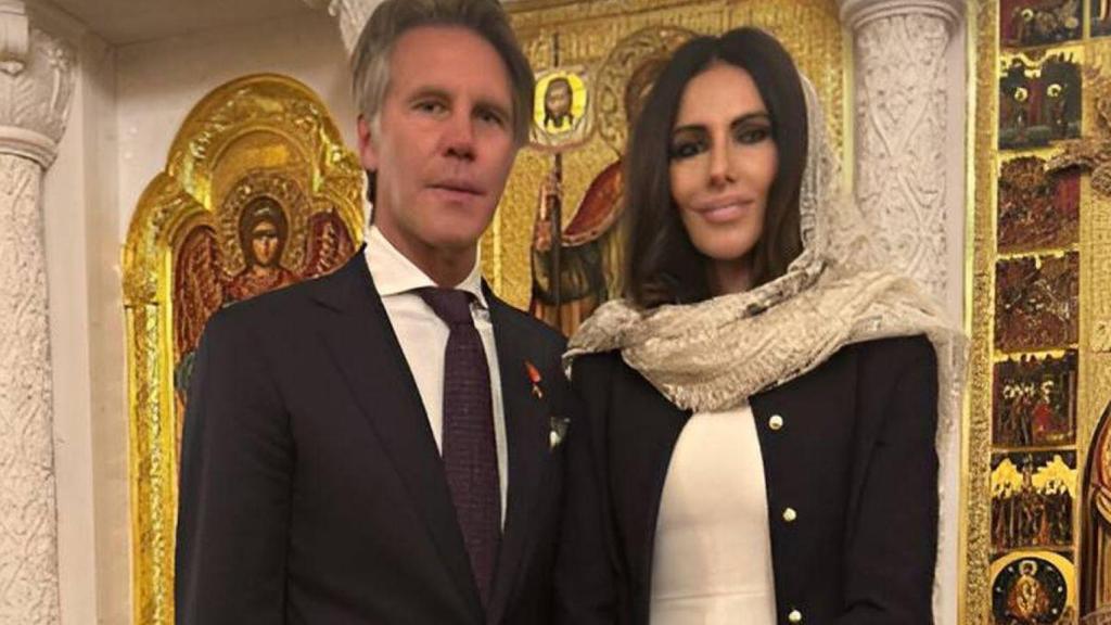 Manuel Filiberto de Saboya y Adriana Abascal en el bautizo de Kira Leónida, en la Catedral de Cristo Salvador de Moscú.
