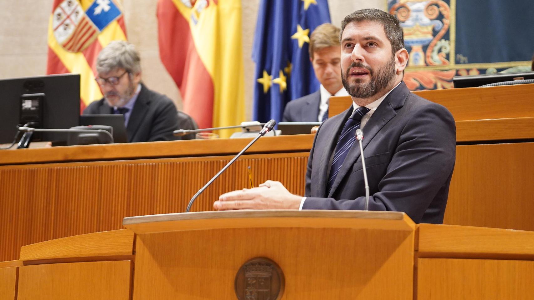Nolasco, desde la tribuna de las Cortes de Aragón.