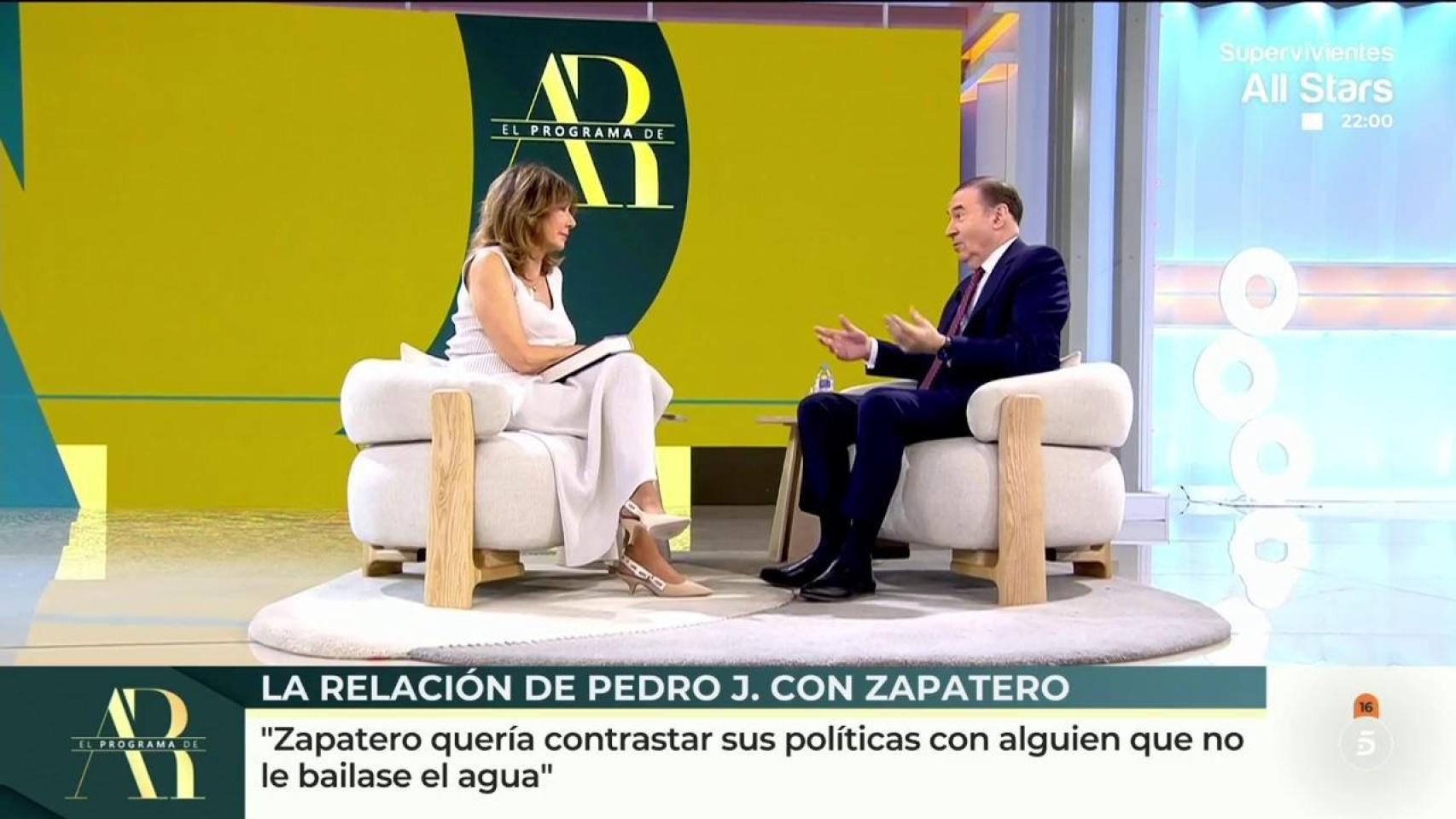 Pedro J. Ramírez durante la entrevista con Ana Rosa Quintana.