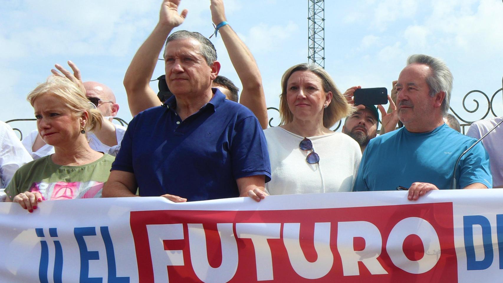 Javier Faúndez en la concentración contra la supresión de paradas de AVE en Sanabria