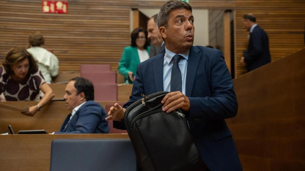 El presidente de la Generalitat, Carlos Mazón, en la primera sesión del debate. Jorge Gil / EP