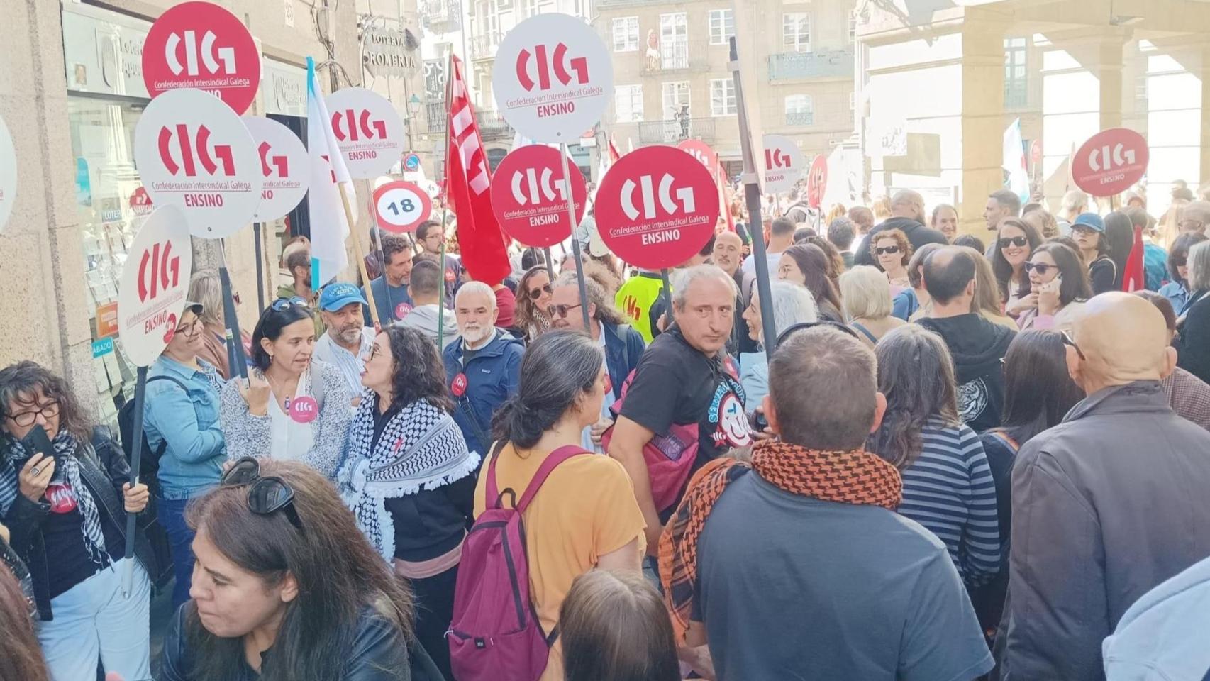 Salida de la manifestación en la jornada de huelga de profesores en Galicia.