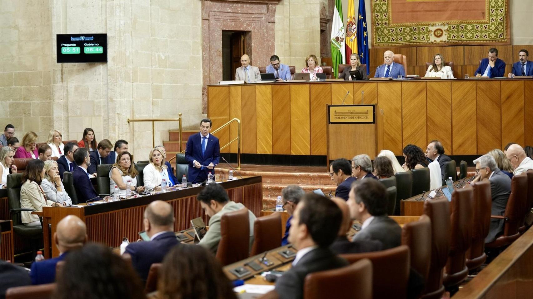 Juanma Moreno, este jueves en el Parlamento de Andalucía.