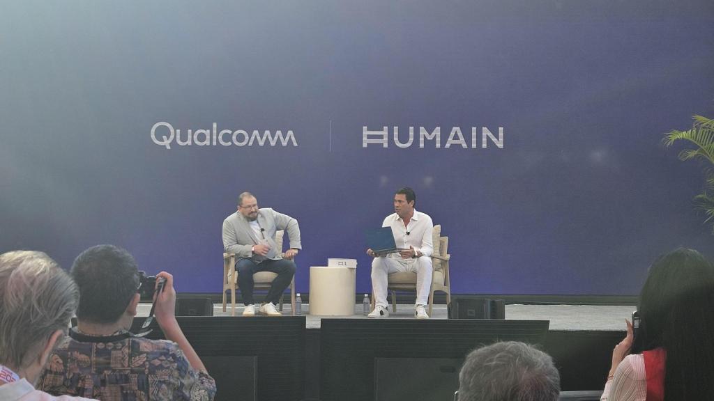 CEO Tareq Amin durante una conversación con Cristiano Amon, CEO de Qualcomm