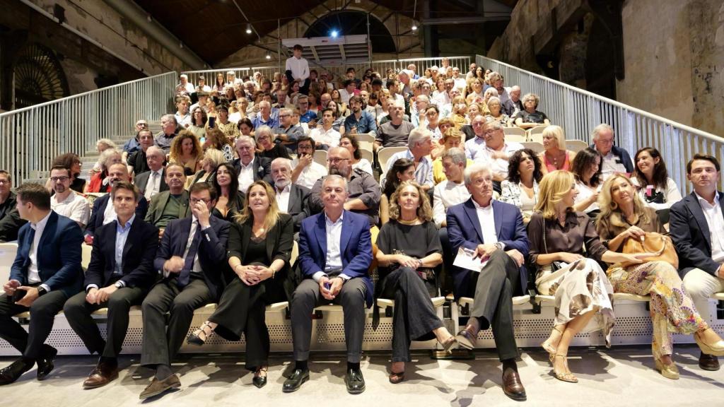 El alcalde de Sevilla en la inauguración del Festival de Ópera de Sevilla.
