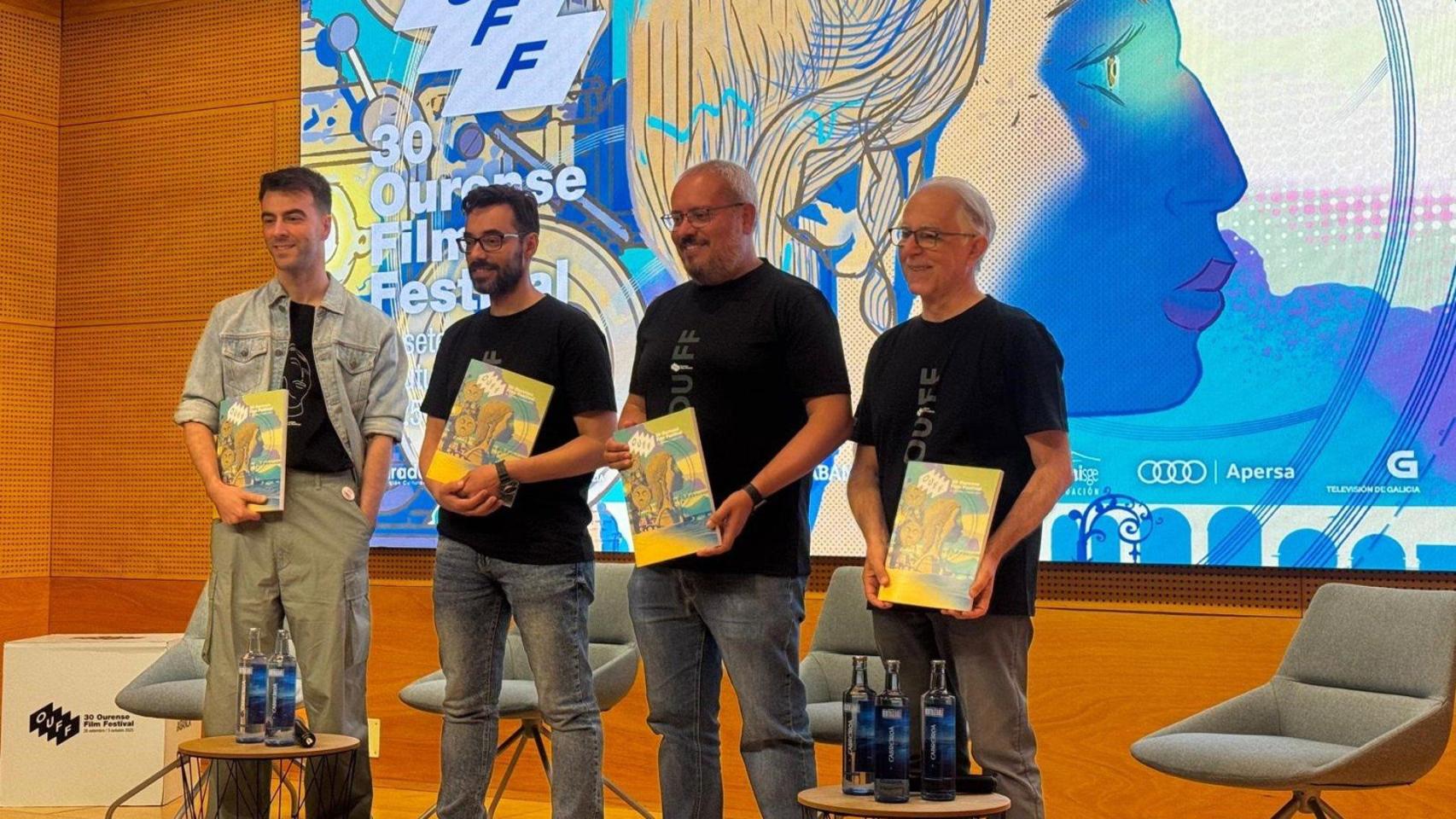 El programador del OUFF, Alberto González, su director, Óscar Doviso, su asesor, César Silva, y el vicepresidente segundo de la Diputación de Ourense, César Fernández, presentan la programación del festival que arranca el 26 de septiembre
