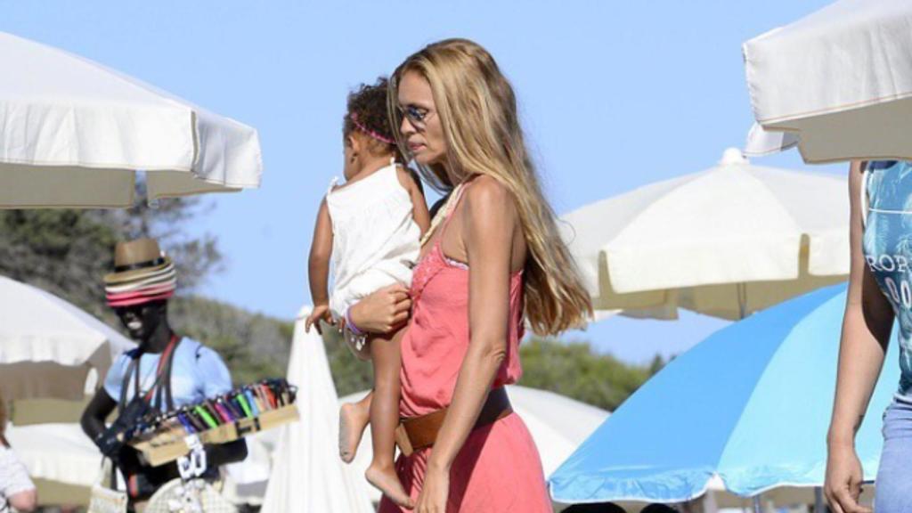 Esther Cañadas junto a su hija Galia en Ibiza
