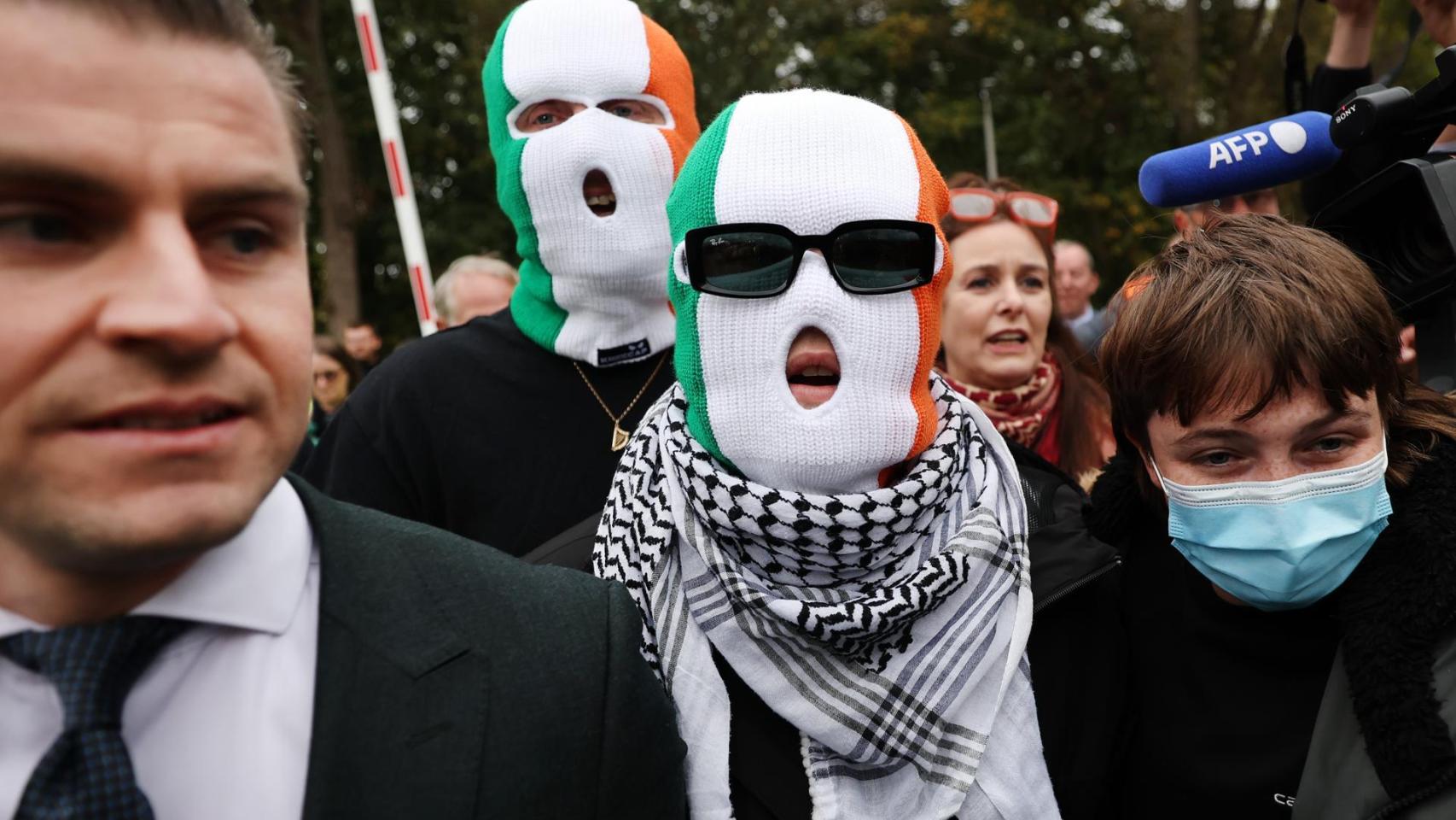 Liam O'Hanna de Kneecap llegando al Westminster Woolwich Crown Court de Londres. Foto: EFE/EPA/ANDY RAIN
