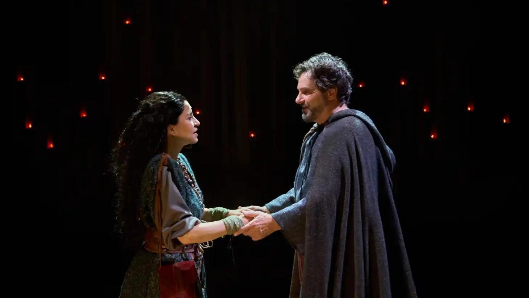 Una escena del musical 'Los pilares de la tierra'