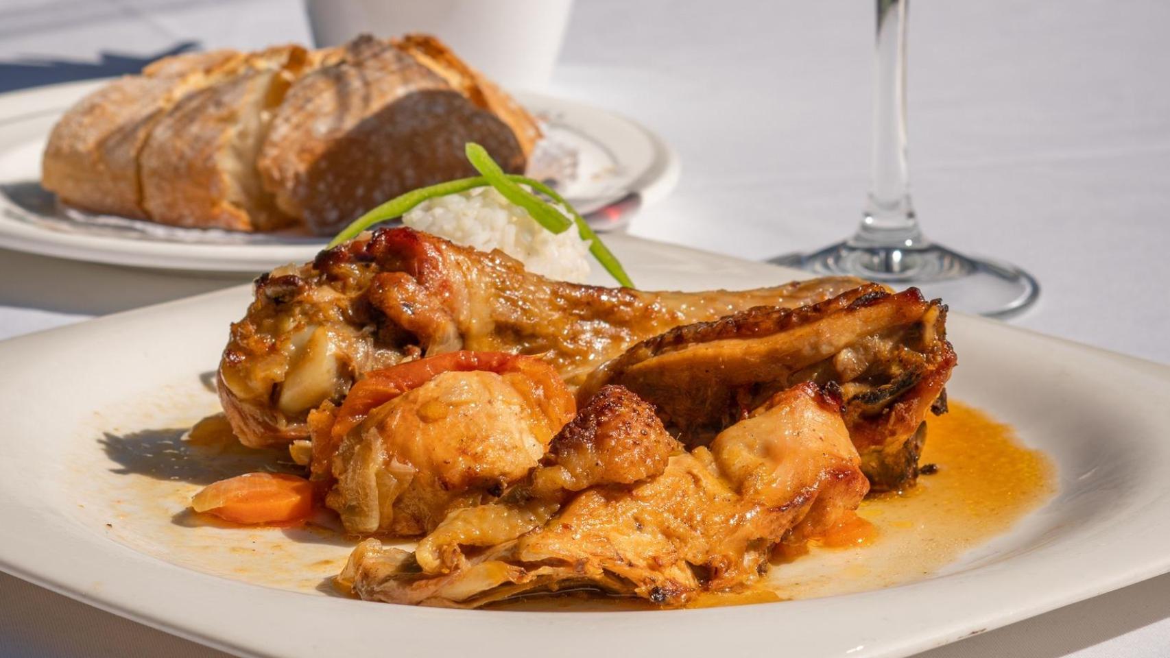 Pollo de Payés asado a la catalana.