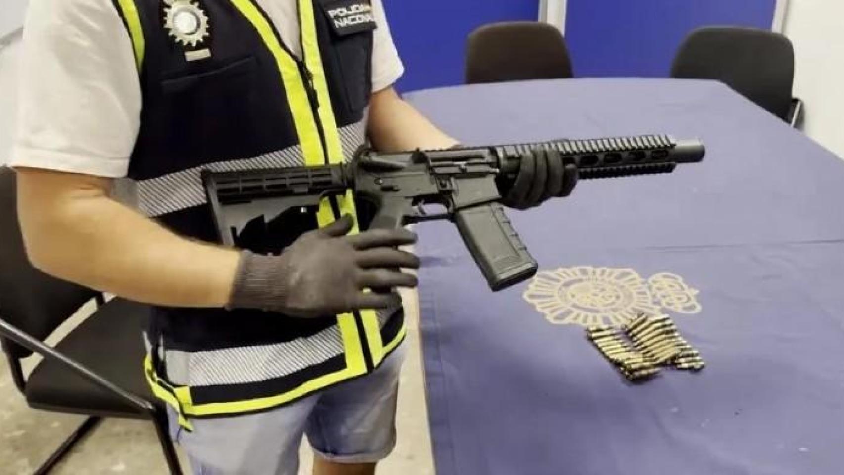 Fusil de asalto con el que se ejecutó a Jasin Ajar el 7 de diciembre de 2024.