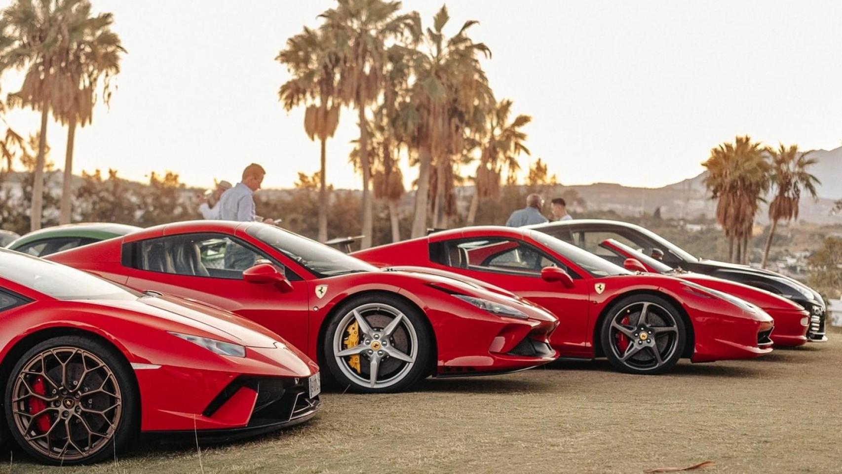 Varios de los coches de lujo que participaron en la edición anterior.