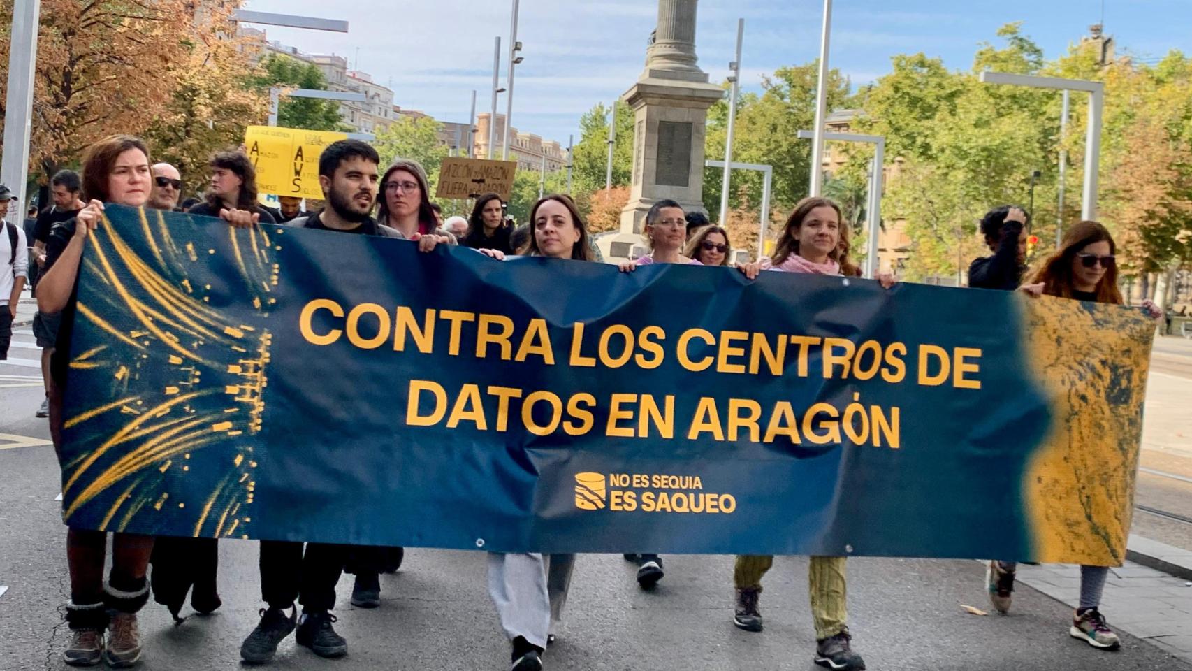 Los manifestantes, este sábado en el centro de Zaragoza.