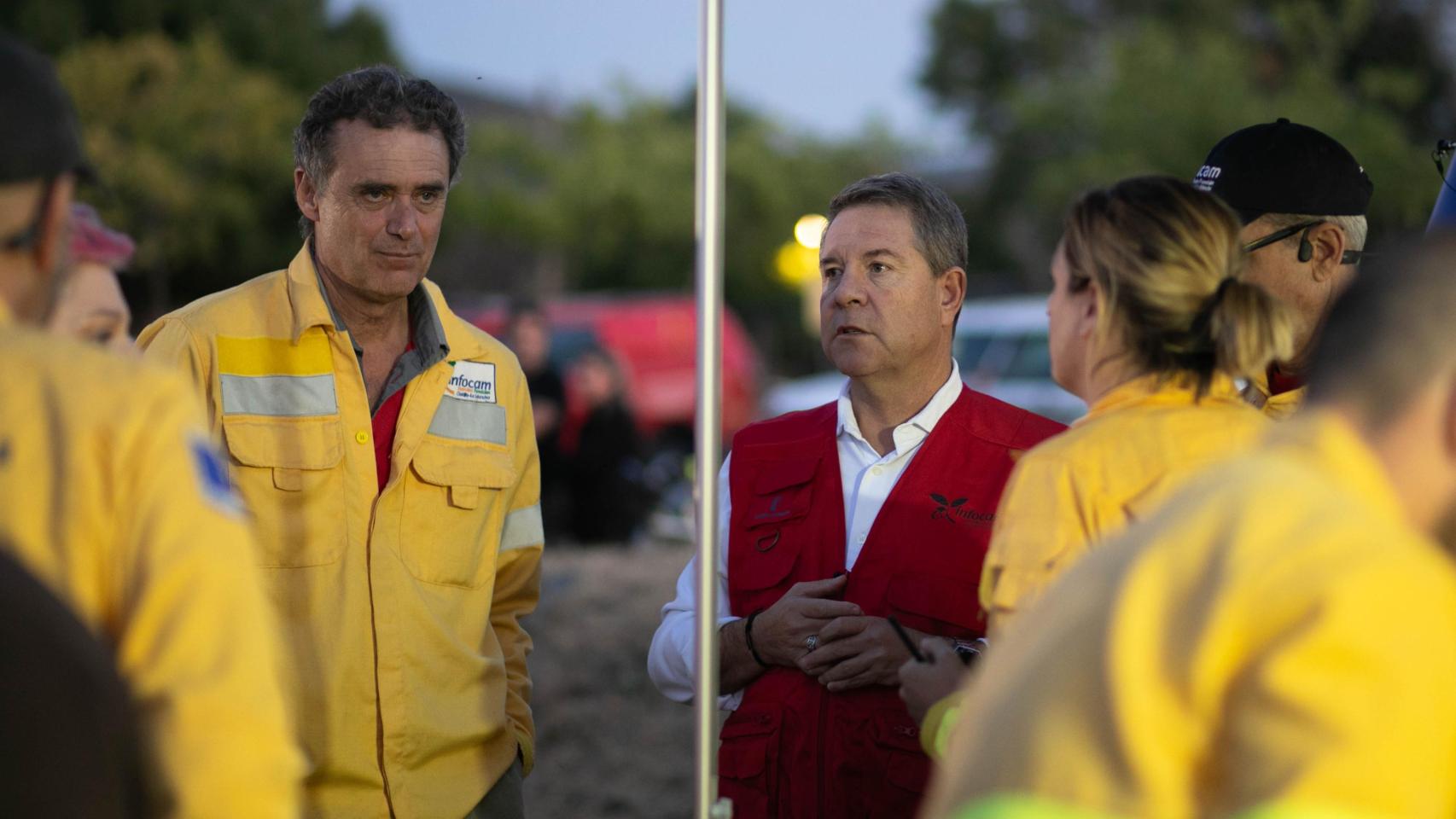 Emiliano García-Page, este viernes en el centro de mando del incendio de la Sierra Norte de Guadalajara.