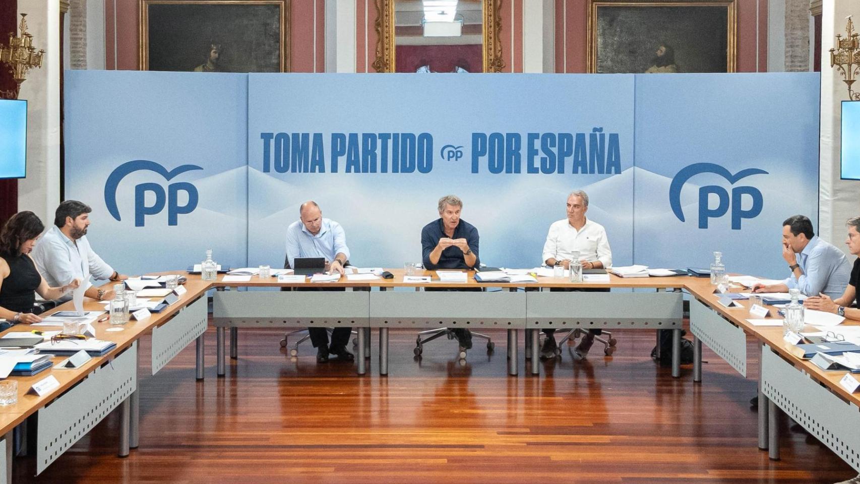 Tellado y Feijóo, reunidos con los barones del PP en Murcia