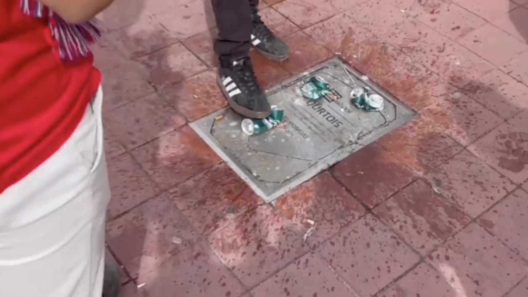 La afición del Atleti vuelve a vandalizar la placa de Courtois en el Metropolitano