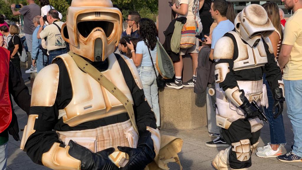 Los personajes de Star Wars, en el puente de Piedra de Zaragoza.