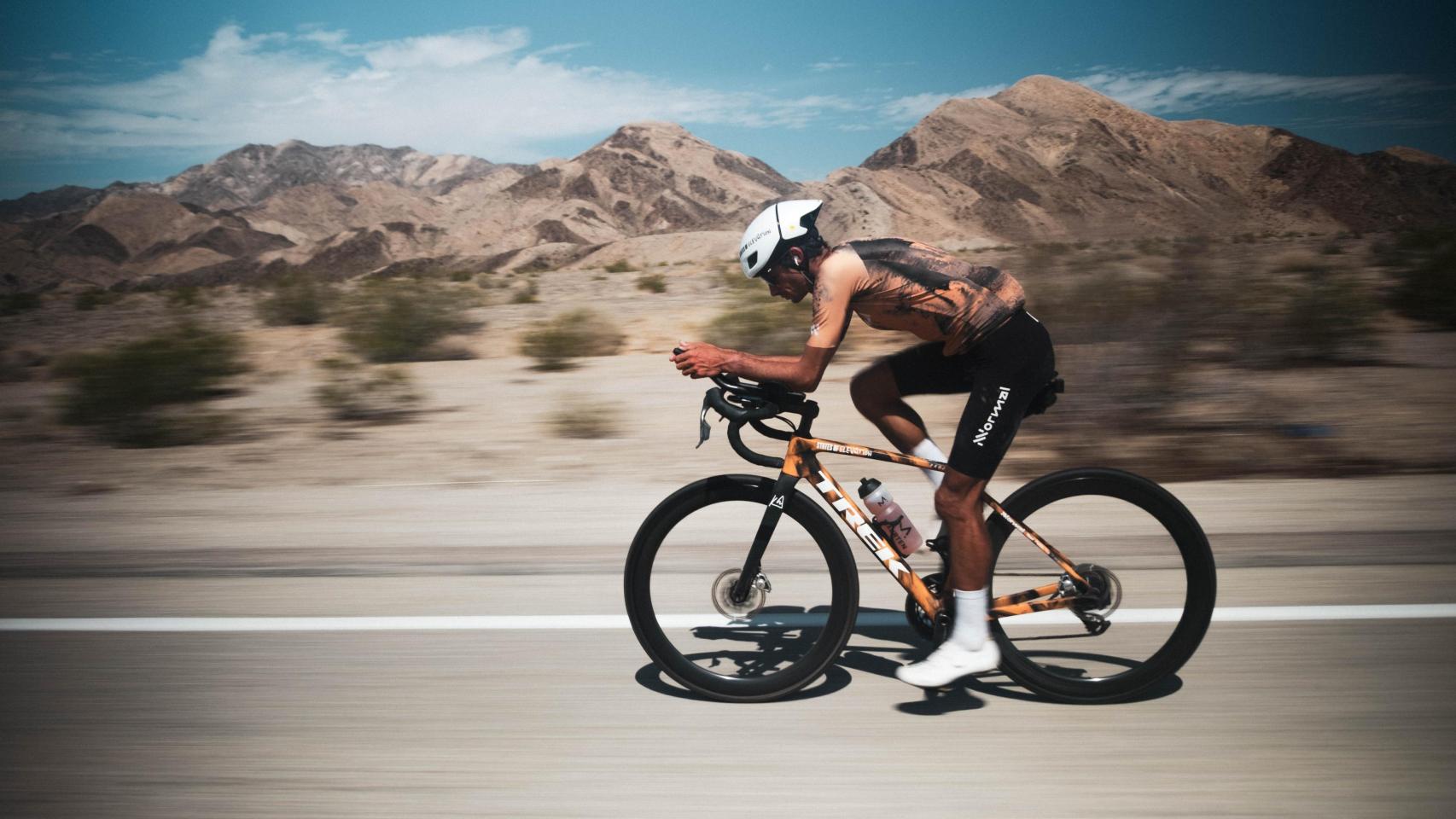 Kilian Jornet durante una etapa de 'Desert Ride' en 'State of Elevation'.