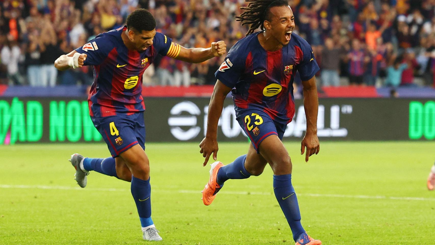 Koundé celebra su gol ante la Real Sociedad.