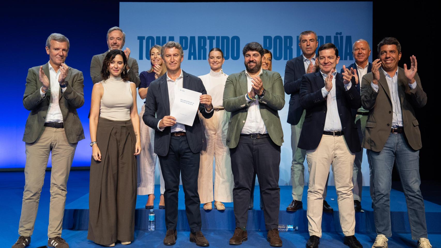 Hoy,  Feijoo y los presidentes autonómicos del PP han firmado la Declaración de la Región de Murcia.