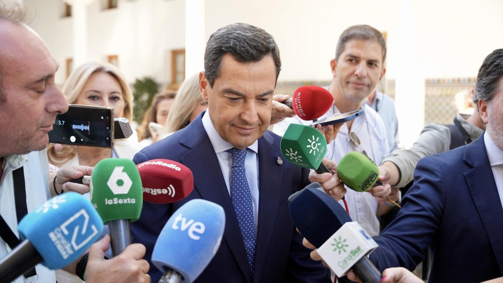 Juanma Moreno, presidente de la Junta de Andalucía, en el Parlamento de Andalucía.