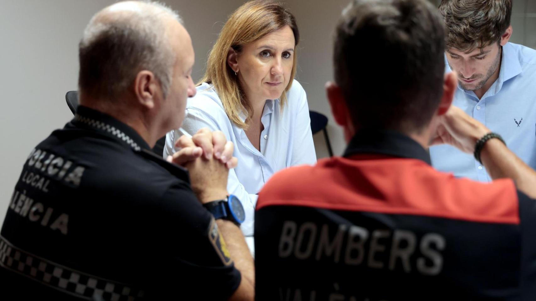 La alcaldesa de Valencia, María José Catalá, en la reunión del Cecopal. EE