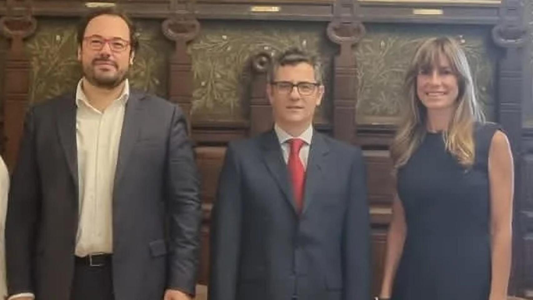 El directivo de Google Miguel Escassi, el ministro Bolaños y Begoña Gómez, el 1 de julio de 2022 en un acto de la Fundación Pablo Iglesias./