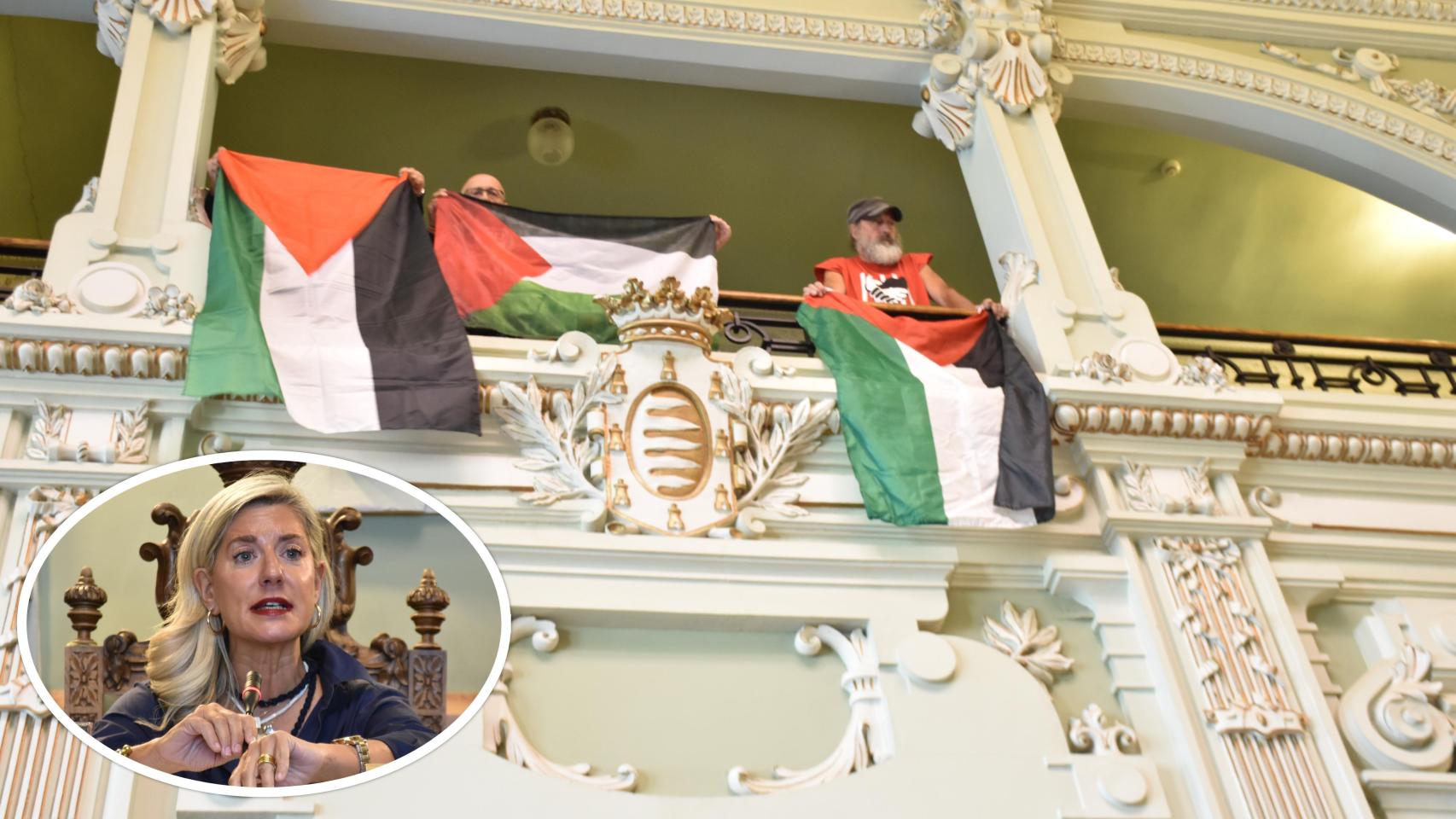 Activistas propalestina este lunes en el salón de plenos del Ayuntamiento de Valladolid y, en el círculo, la teniente de alcalde y concejala de Educación y Cultura, Irene Carvajal, mientras defendía la moción