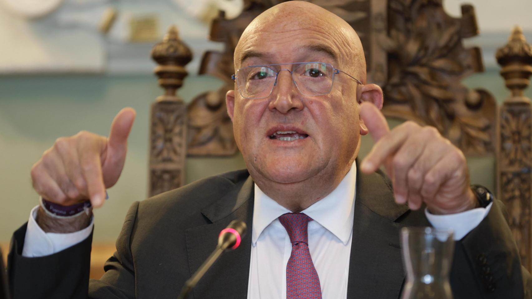 Jesús Julio Carnero en la sesión plenaria de este lunes en el Ayuntamiento de Valladolid