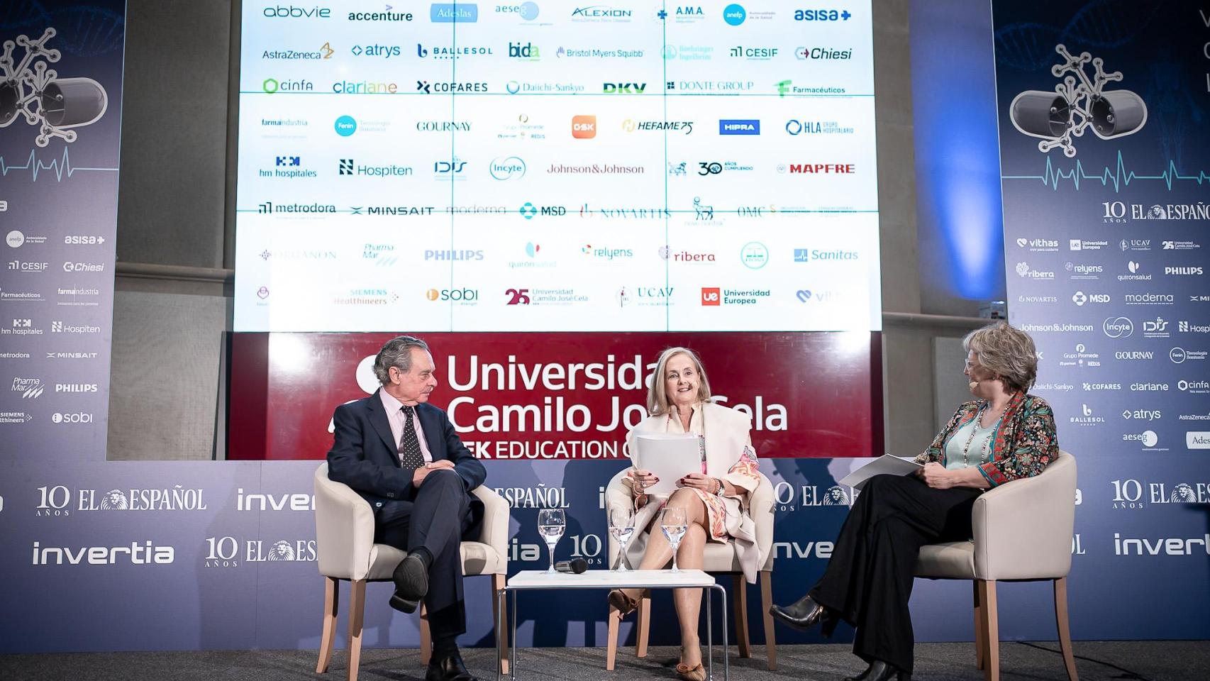De izquierda a derecha: Javier Elola, director general de la Fundación Instituto para la Mejora de la Asistencia Sanitaria (IMAS); Margarita Alfonsel, directora del Observatorio de Sanidad de EL ESPAÑOL-Invertia y Cristina Avendaño, presidenta de la Federación de Asociaciones Científico Médicas de España (FACME).