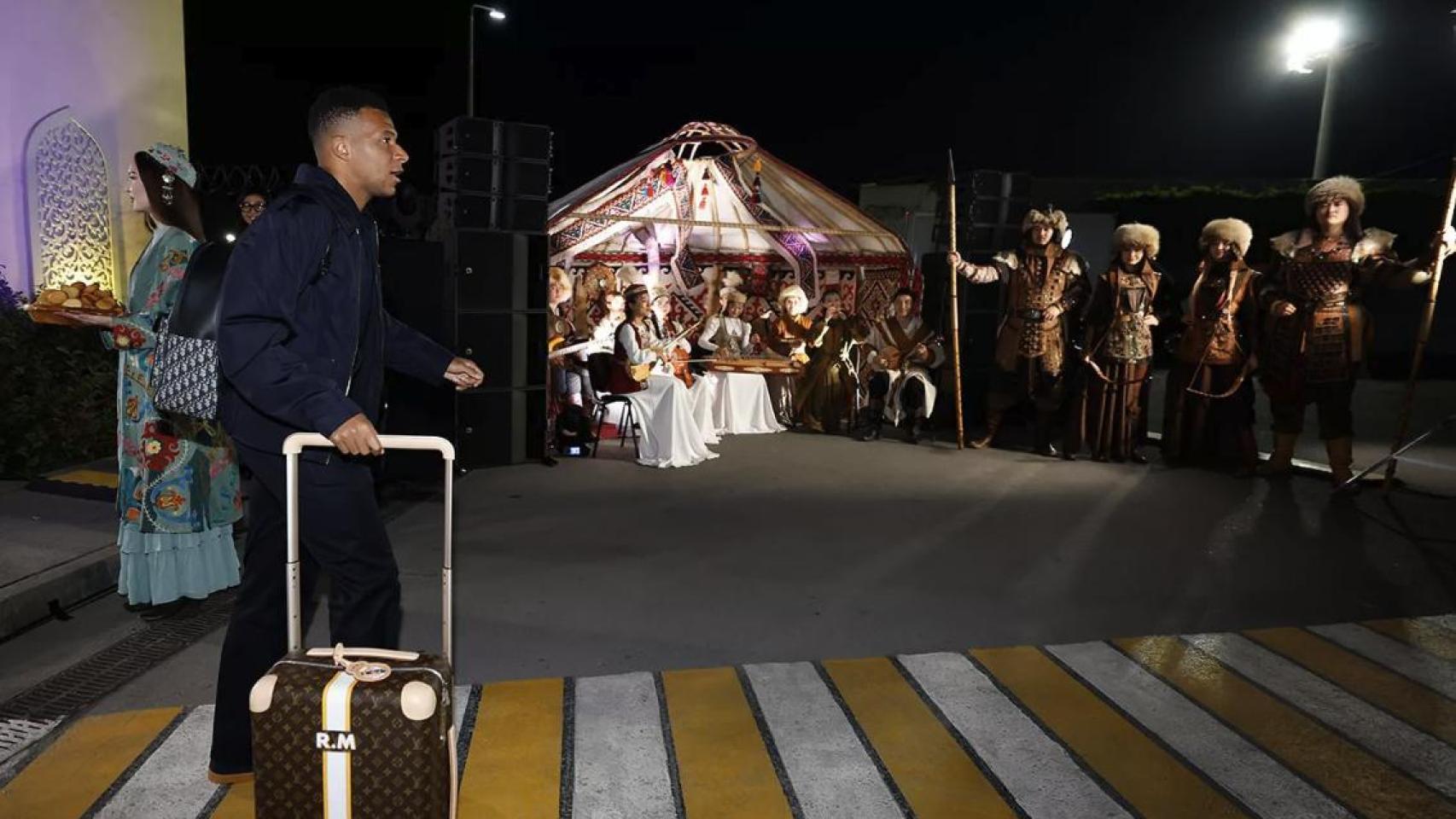 Mbappé, en la llegada del Real Madrid a Almaty