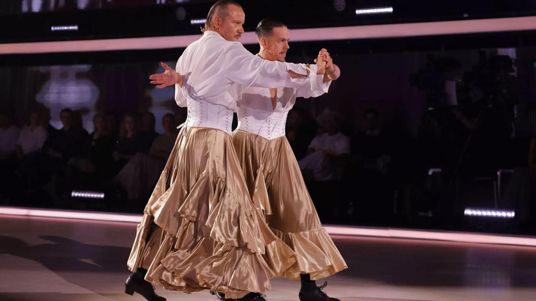 Mikko Silvennoinen y su bailarín Matti Puro en 'Tanssii Tähtien Kanssa'.