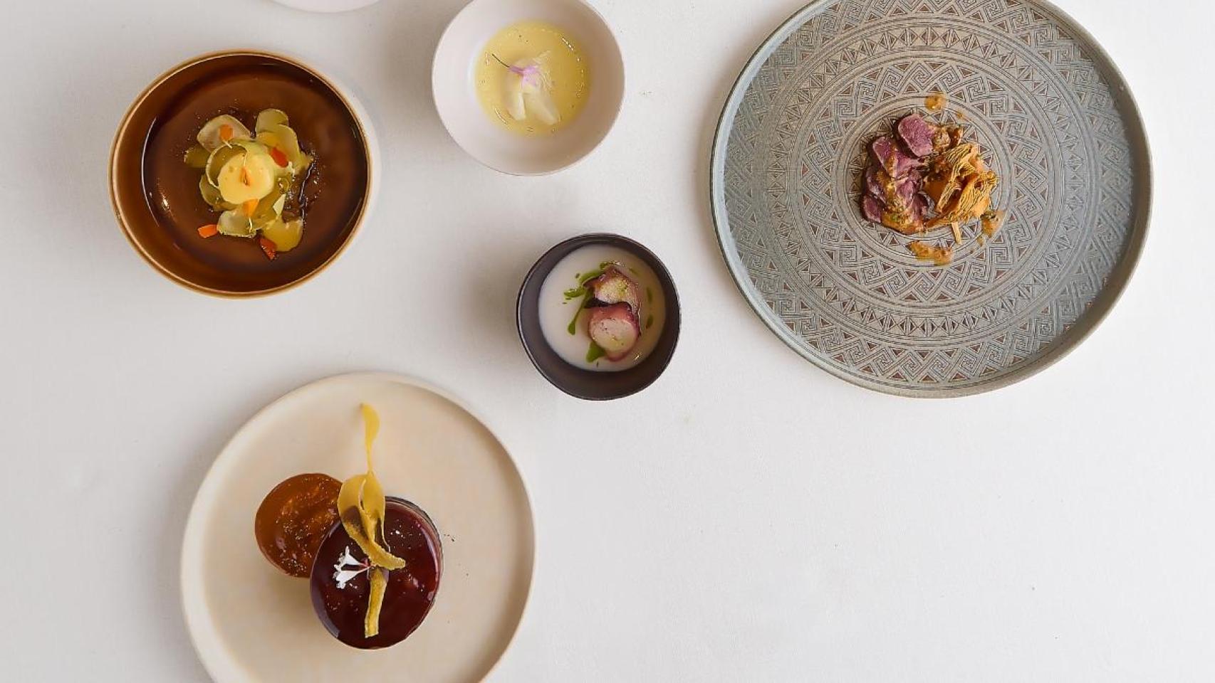 El restaurante combina los tradicionales sabores de la cocina japonesa con ingredientes y preparaciones de temporada.