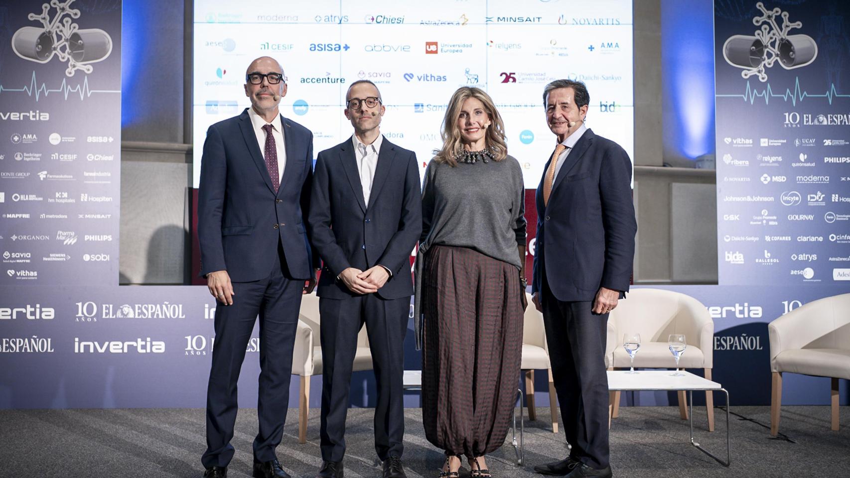 Manuel Anxo Blanco, director ejecutivo de Relaciones Institucionales de Organon, José Andrés Gómez, jefe de la sección Ciencia y Salud en EL ESPAÑOL, Eva Ortega, paciente y miembro de la Asociación Española de Pacientes de Migraña y Cefaleas (AEMICE) y José Miguel Láinez, presidente de la Fundación Española de Cefaleas.