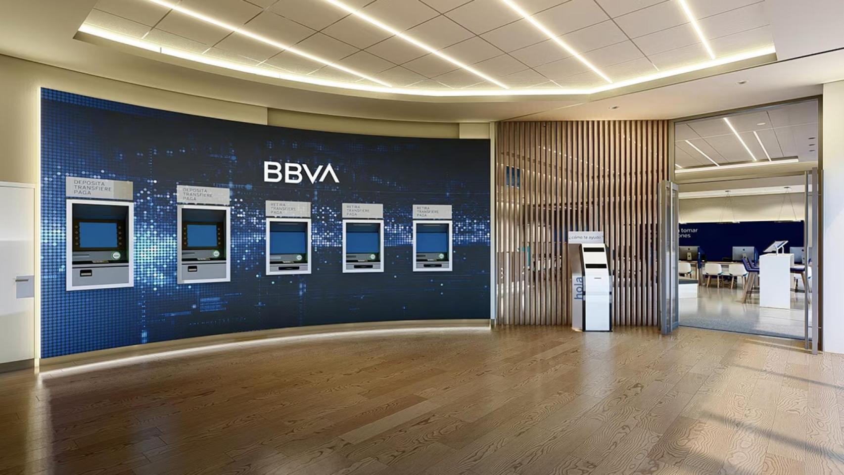Una oficina con cajeros de BBVA.
