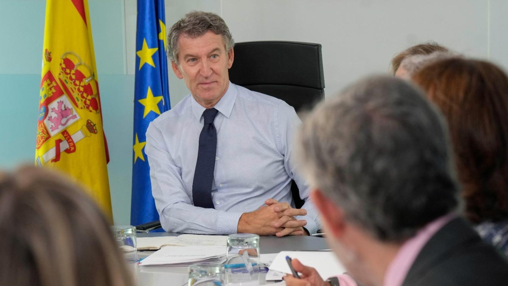 Las ideas que lanza el PP sobre inmigración y escandalizan a la izquierda ya estaban en el programa de Feijóo para 2023
