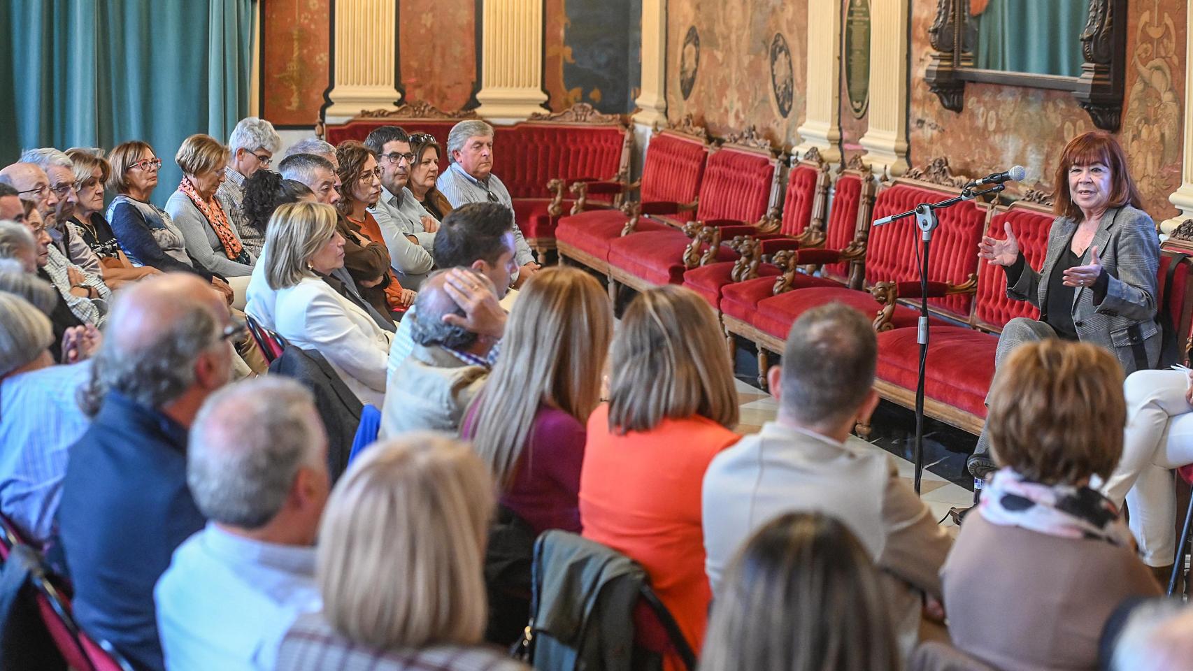 La presidenta del PSOE, Cristina Narbona, en Burgos