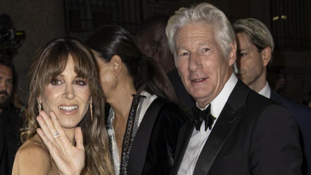 Alejandra Silva y Richard Gere, en el show homenaje a Armani.