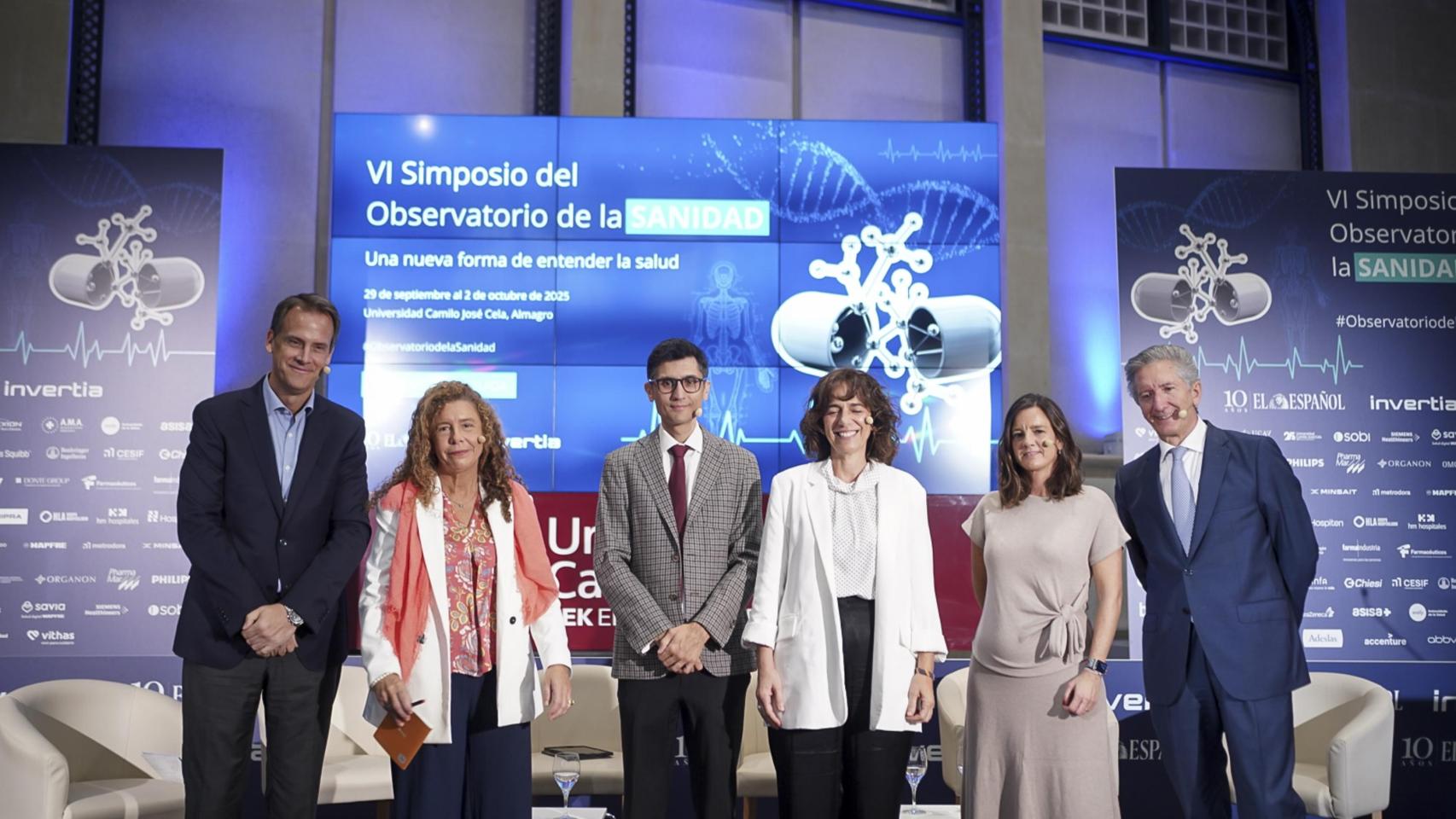 De izquierda a derecha; Luis Nudelman, director médico de AbbVie España; Reyes Calzada Bau, directora médica de Sobi Iberia; Marcos Domínguez, redactor de Ciencia y Salud de EL ESPAÑOL; Yolanda Martínez, directora de Operaciones Clínicas para España y Portugal de Bristol Myers Squibb (BMS); Teresa Arias, responsable de Colaboraciones Médicas de Siemens Healthineers; y Jesús San Miguel, consultor senior del Cancer Center de la Clínica Universidad de Navarra y exdirector de Medicina Clínica y Traslacional de la Universidad de Navarra; en la segunda jornada del VI Observatorio de la Sanidad 'Una nueva forma de entender la salud'.