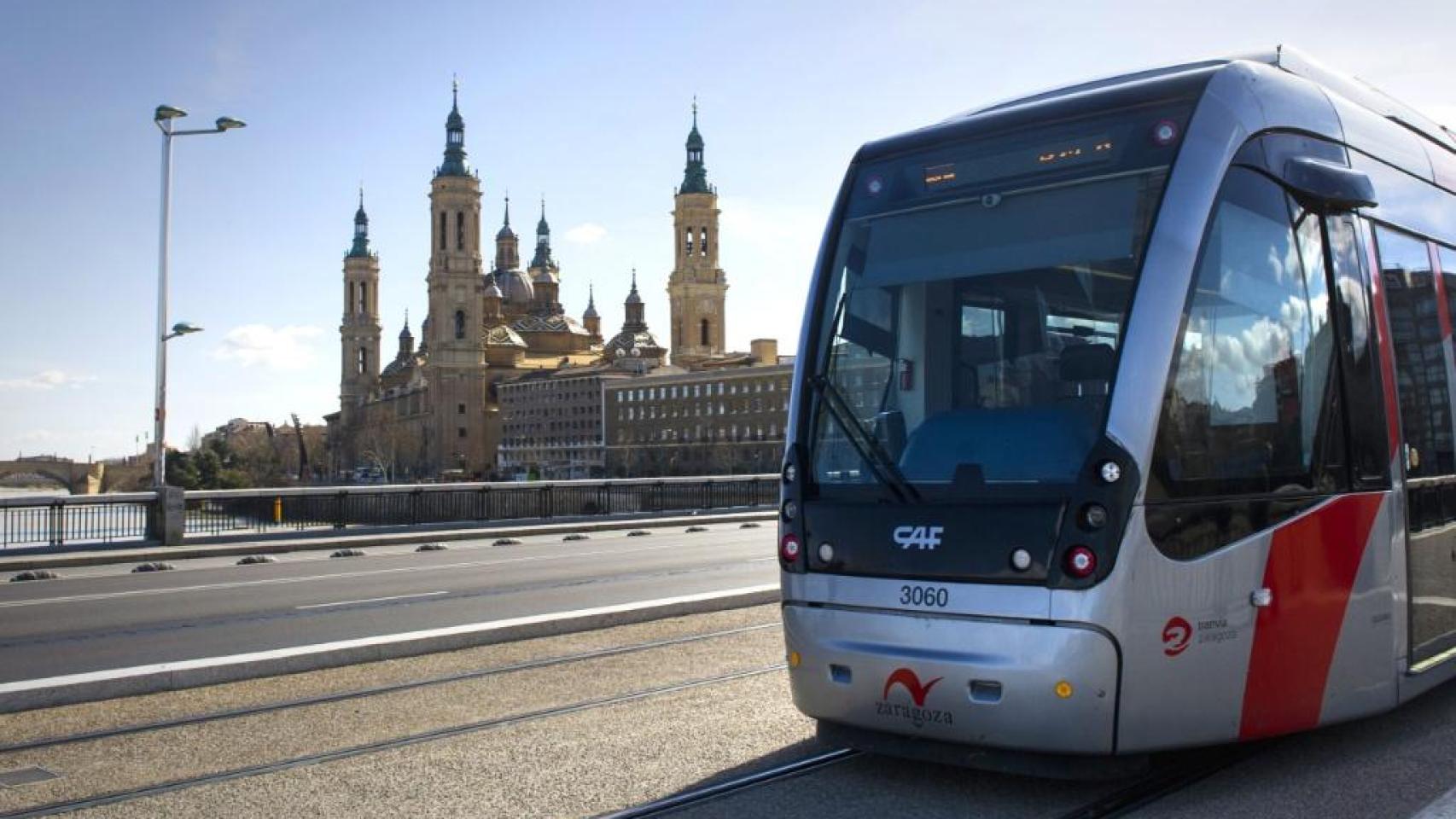 Un tranvía de Zaragoza, en imagen de archivo.