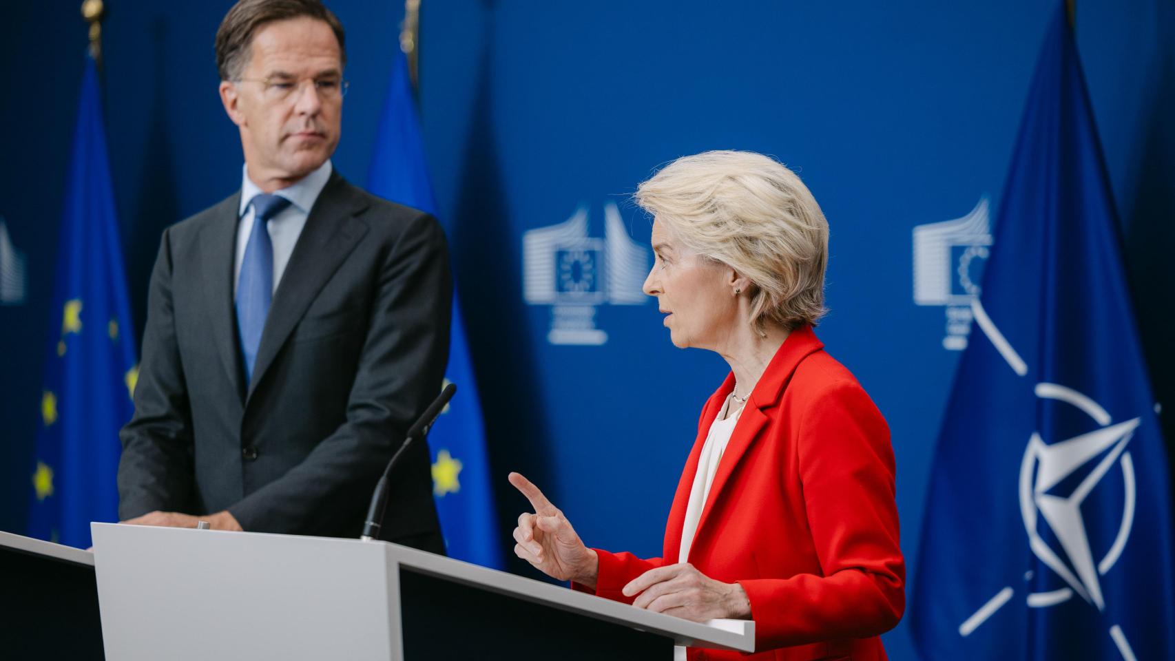La presidenta de la Comisión, Ursula von der Leyen, y el secretario general de la OTAN, Mark Rutte, durante su comparecencia de este martes en Bruselas
