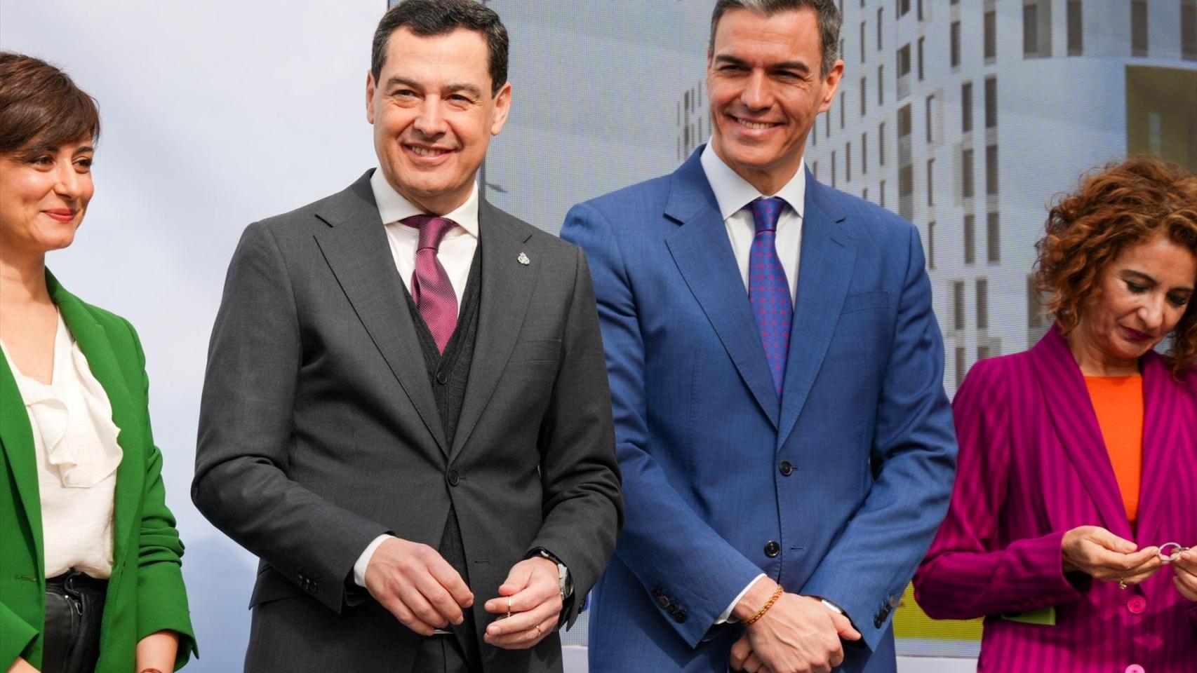 Juanma Moreno y Pedro Sánchez, en un acto conjunto.