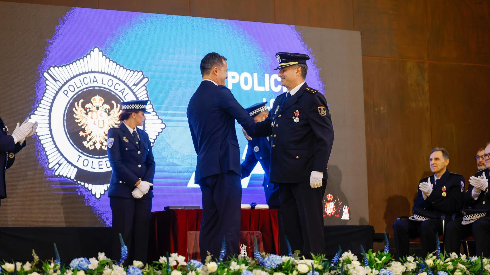 Toledo reconoce por primera vez el trabajo de servicio público de la Policía Local: las mejores imágenes del acto