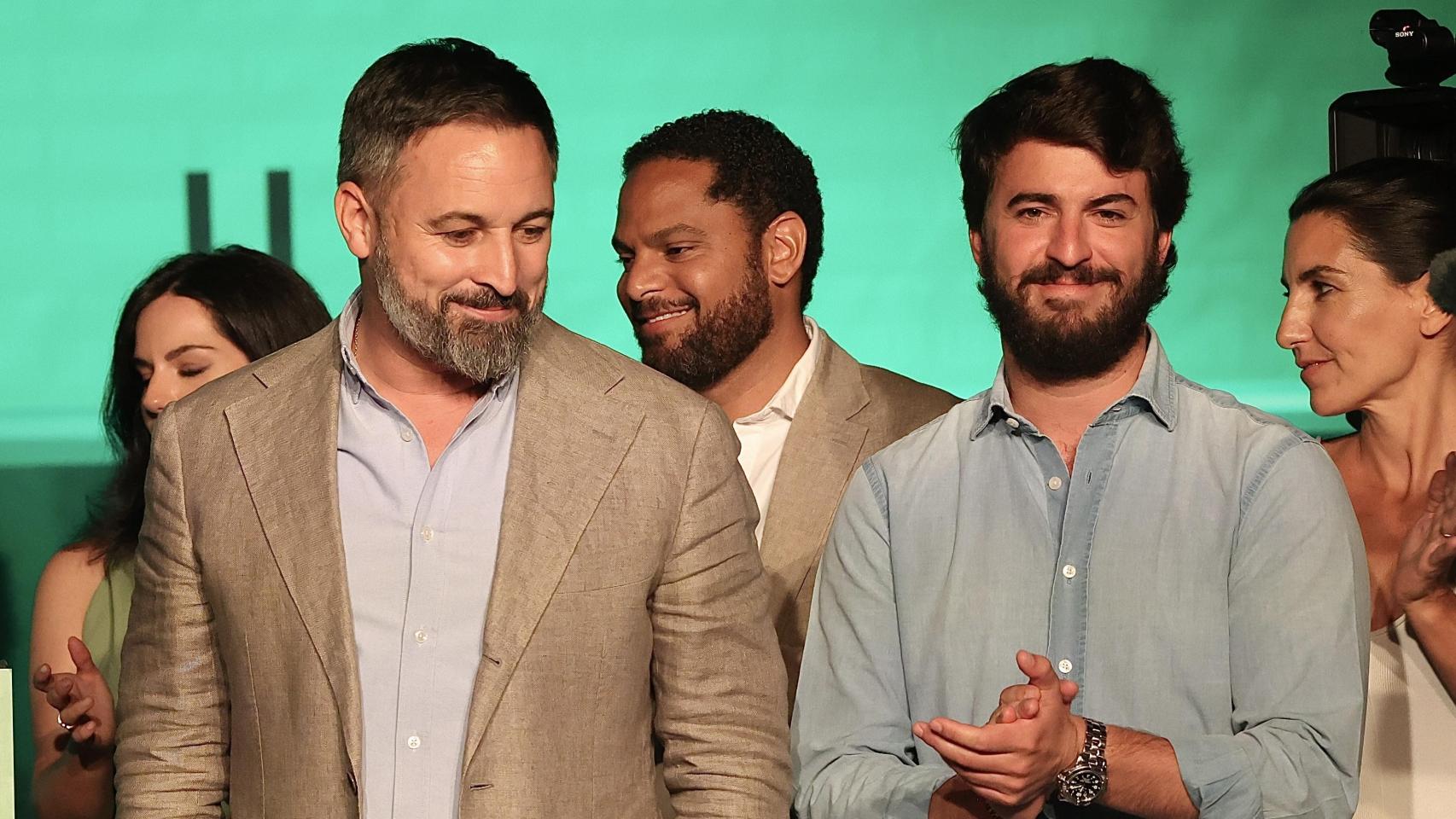 El presidente de Vox, Santiago Abascal, junto al exvicepresidente de la Junta, Juan García-Gallardo, tras las elecciones generales del 23 de julio de 2023