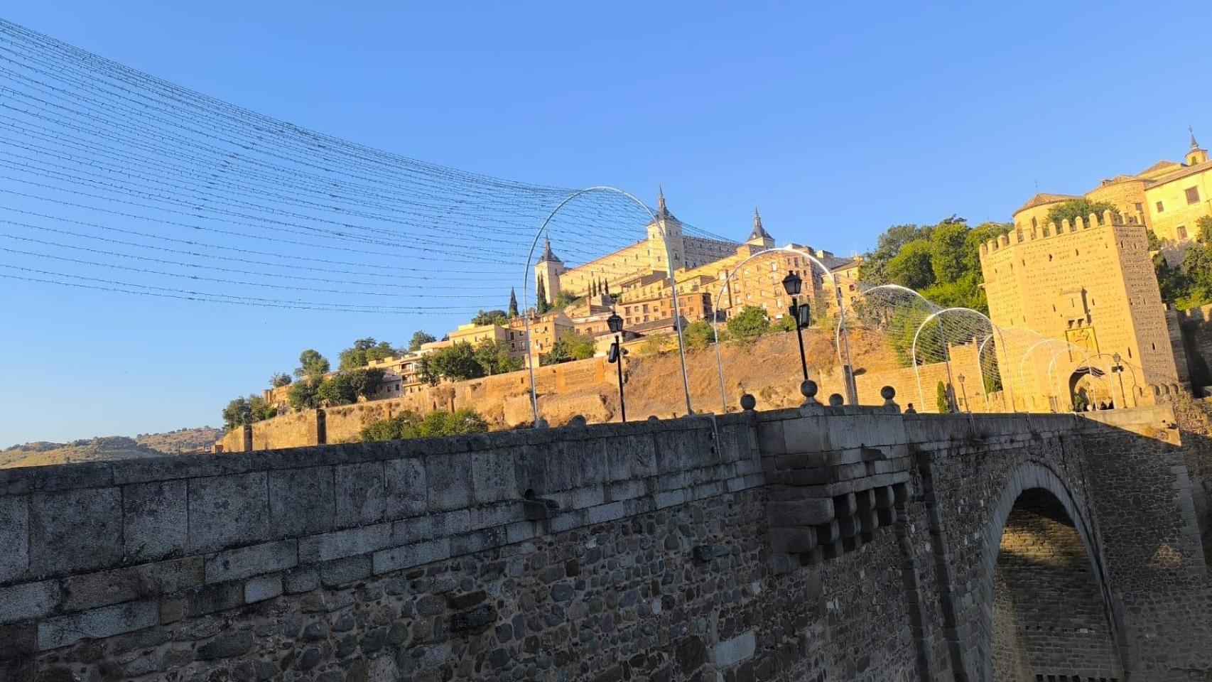 El elemento decorativo ya está captando la atención de los viandantes.