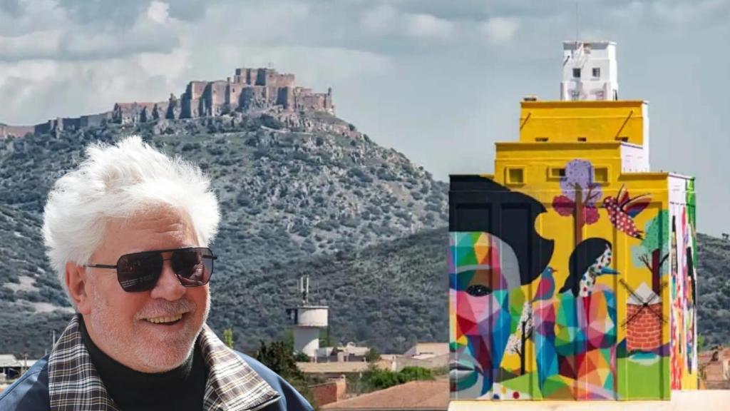 Montaje de Pedro Almodóvar con una imagen de Calzada de Calatrava.