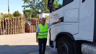 El trabajador destaca que el sueldo de los camioneros ha bajado a lo largo de los años.